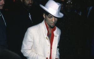 Prince Arrives At Life Café