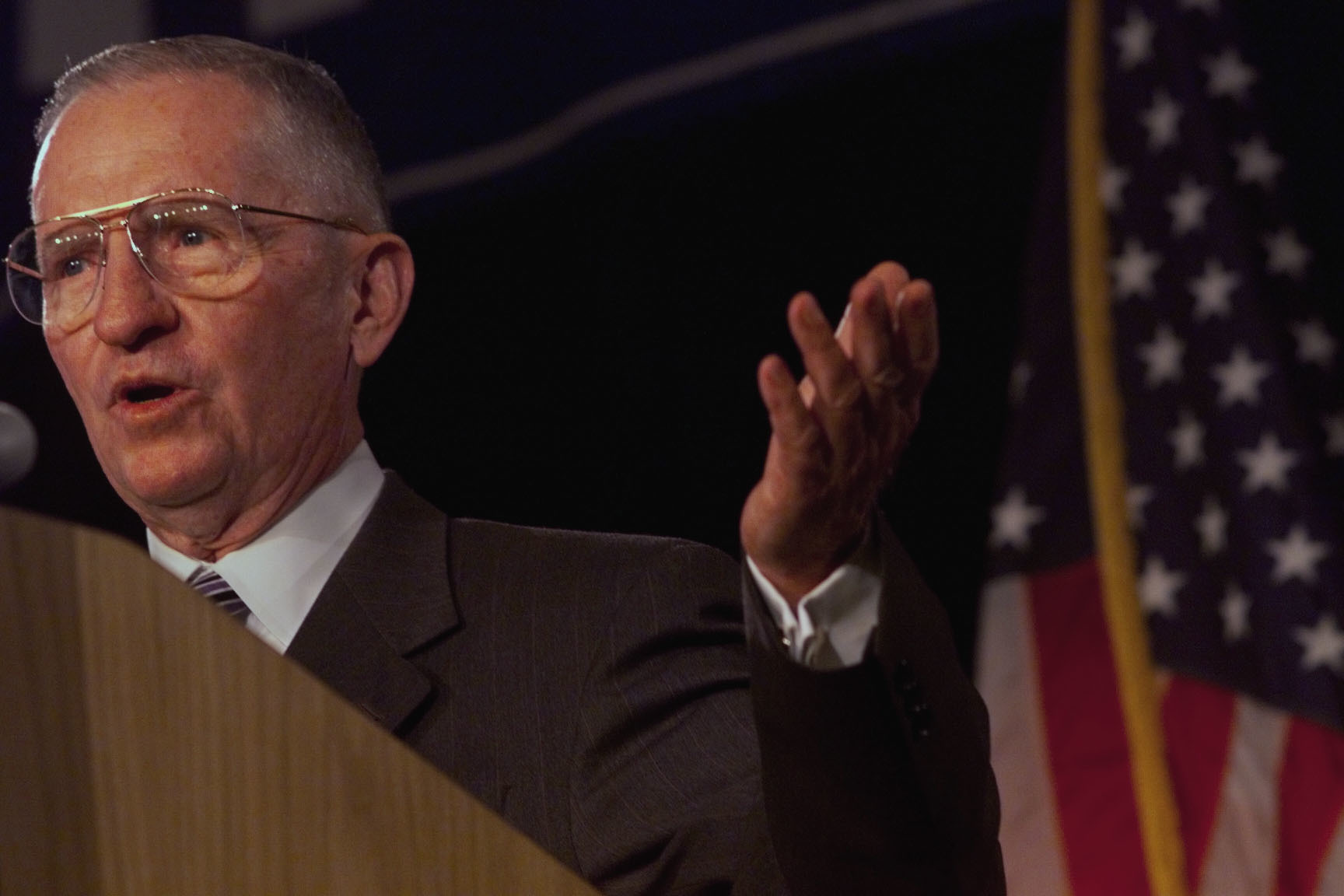 7/24/99- Reform Party founder Ross Perot speaks to delegates at the party's 1999 national convention in Dearborn, Texas Saturday night. Perot stressed the problems with the two-party system and urged Reform party members to remain honest politicians.(Phot